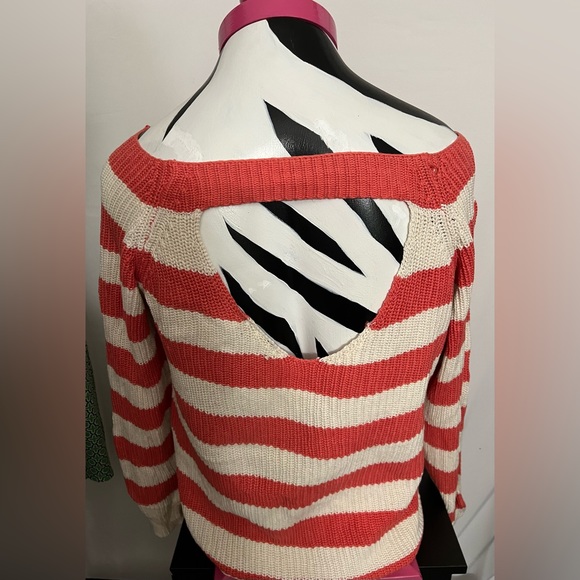 United States Sweaters in Orange and White - Size XL - Picture 2 of 4